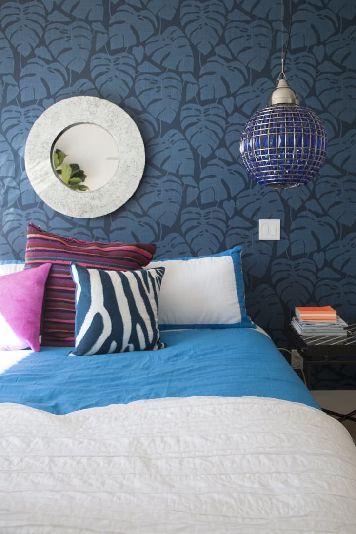 60 AboveBed Decorating Ideas What to Put On a Wall Above a Bed